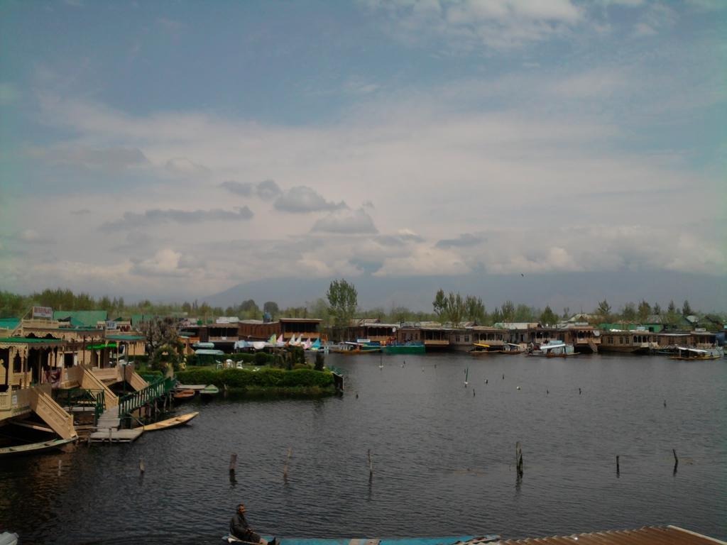 Young Shahzada Group Of Houseboats Σριναγκάρ Εξωτερικό φωτογραφία